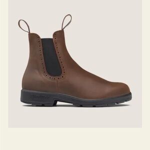 Blundstone Brown Chelsea Boots with Black Elastic